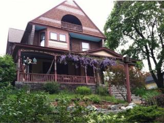 23 Auburn St, Nashua, NH 03064-2619