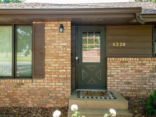 6220 7th St, Minneapolis, MN 55432-5042