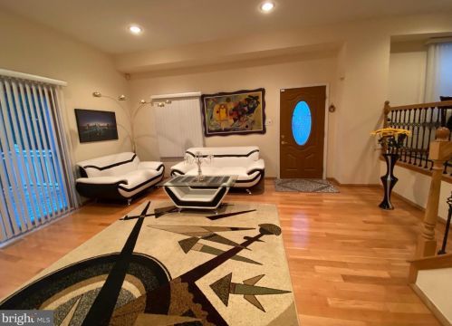 849 Centennial Sq, Philadelphia, PA 19116-2519