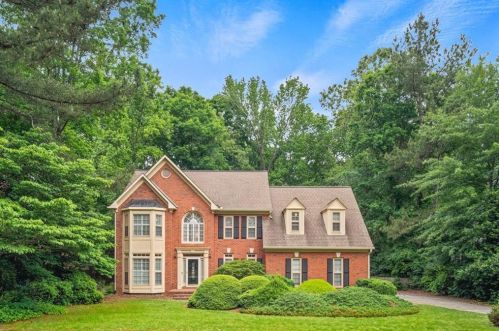1099 Lynhurst Ln, Lithonia, GA 30078-2068