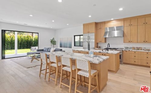 4614 Tobias Ave, Van Nuys CA  91403-2823 exterior
