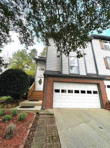 884 Edgewater Cir, Marietta, GA 30062-3891