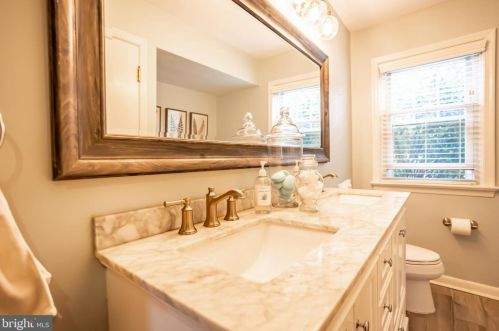 221 Clearview Rd, Hanover PA 17331-1311 exterior