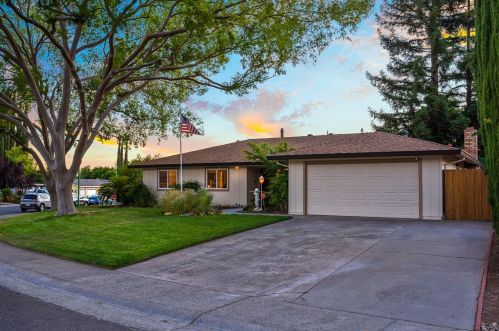 7001 Burnham Dr, Citrus Heights, CA 95621-5405