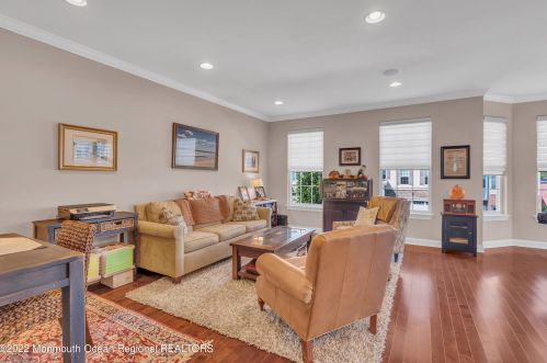 333 Princeton Ct, Tinton Falls NJ  07702-4058 exterior