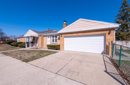1995 Lee St, Des Plaines, IL 60018-2025