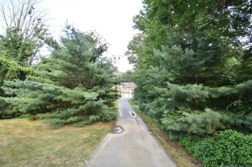 1382 Wolcott Rd, Waterbury, CT 06716-1502