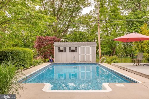 289 Packett Dr, Charles Town, WV 25414-5099