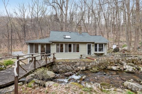 339 Turkey Top Rd, Port Murray, NJ 07865-3004