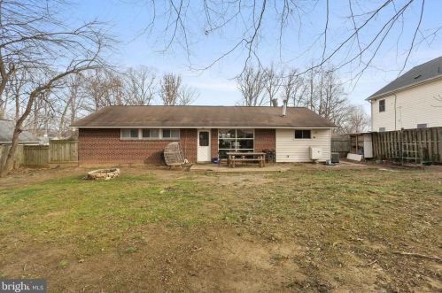 7204 Halifax Pl, Springfield VA  22150-3718 exterior