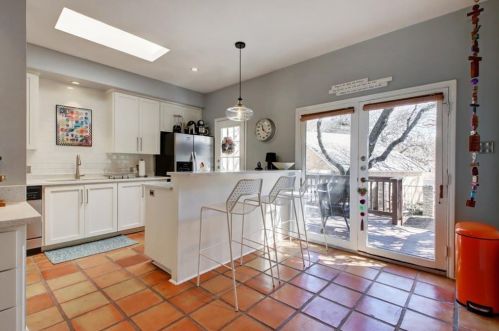 6904 Dogwood Holw, Austin TX  78750-8213 exterior