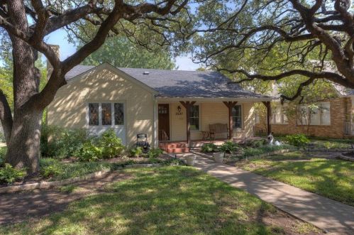 2547 Waits Ave, Fort Worth TX  76109-1432 exterior