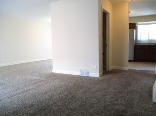 8840 Dee Rd, Des Plaines IL  60016-5409 exterior