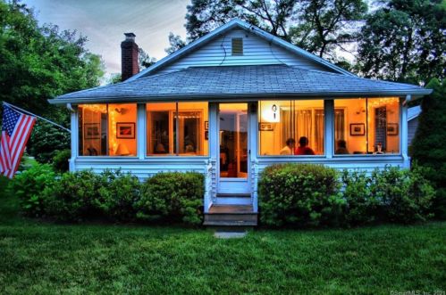 28 Saunders Dr, Niantic, CT 06357-2709