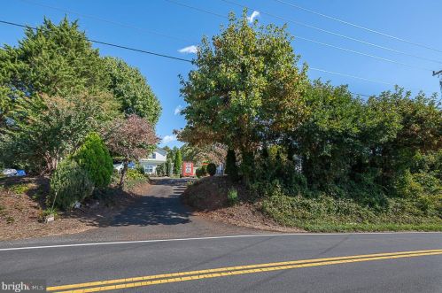 18940 Harmony Church Rd, Leesburg, VA 20175-6833