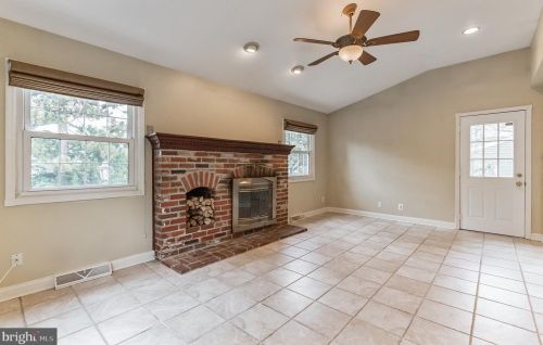 302 Crestwood Ave, Haddonfield NJ 08033-2917 exterior