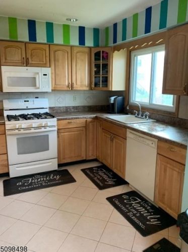 253 Morrissee Ave, Paterson NJ  07508-1434 exterior