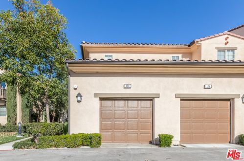 172 Full Moon, Irvine CA  92618-8806 exterior