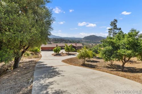 10099 El Capitan Real Rd, El Cajon, CA 92021-2557