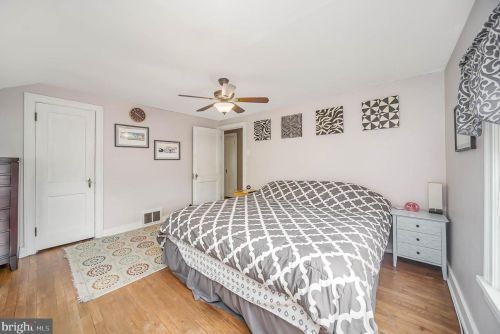 102 Willow St, Carlisle PA  17013-3931 exterior