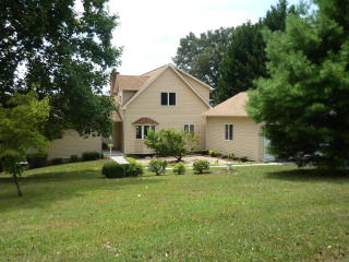 171 Twin Oaks Rd, Wirtz, VA 24184-3638