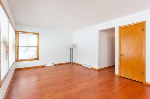 4716 Kennicott Ave, Chicago, IL 60630-4322