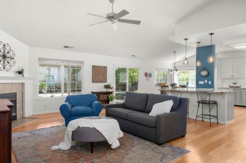 8 Kestrel Ct, Chico, CA 95928-7368