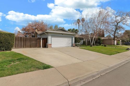 2220 Ham Ln, Lodi, CA 95242-4542