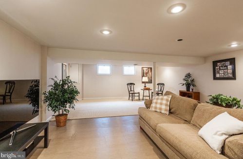 2006 Rachael Dr, Lancaster PA  17601-3655 exterior