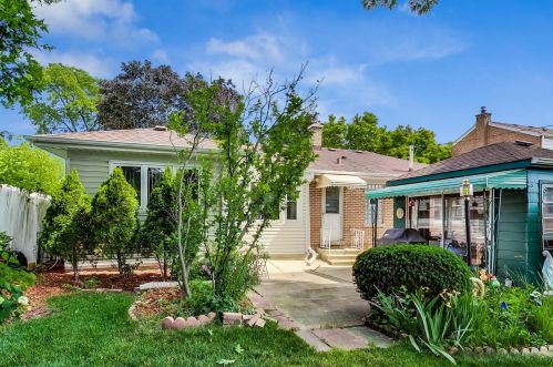 7627 Kedzie St, Niles IL  60714-2531 exterior