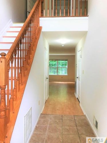 275 Shady Oak Ct, Piscataway, NJ 08854-3066