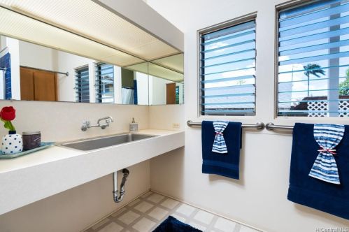 1011 14 Ave, Honolulu HI  96816-3640 exterior