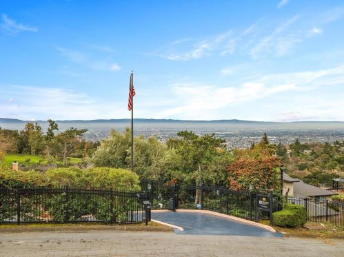 10125 Roseview Dr, San Jose, CA 95127-2725