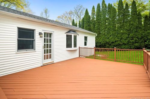 33 Circle Dr, Greenwich CT  06830-6737 exterior