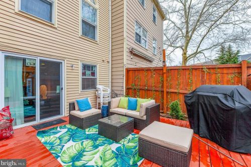 8010 Revenna Ln, Springfield VA  22153-2935 exterior