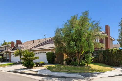 9843 Milton Cir, Cypress, CA 90630-3920