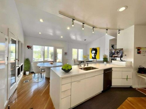 13 Heards Overlook Ct, Atlanta GA  30328-4757 exterior