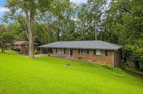 2556 Creekview Dr, Marietta, GA 30008-5009