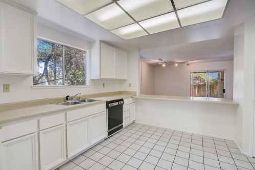 6729 Greenleaf Dr, Citrus Heights, CA 95621-6352