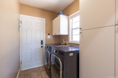 1411 Cleveland Rd, Glendale CA  91202-1414 exterior