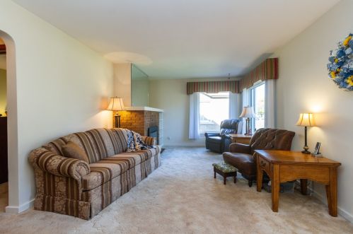 695 Wall St, Kankakee, IL 60901-3417