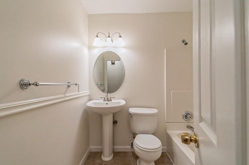 2870 Handy Dr, Atlanta GA  30318-7237 exterior