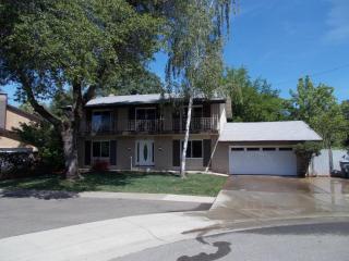 404 Woodacre Dr, Redding, CA 96002-3505