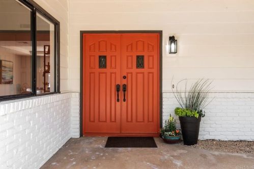 2004 Troy Pl, Vista CA  92084-4831 exterior