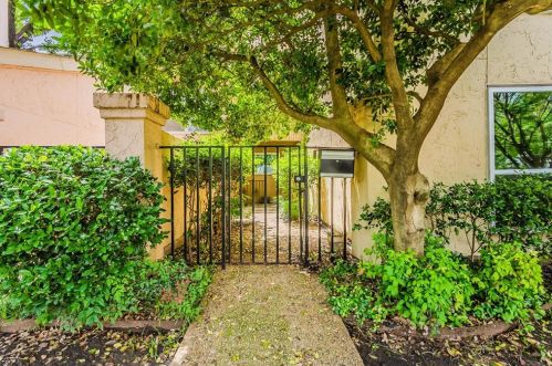 9238 Emberglow Ln, Dallas, TX 75243-3244