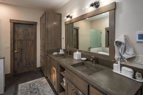 11901 Sitzmark Way, Truckee CA  96161-6139 exterior