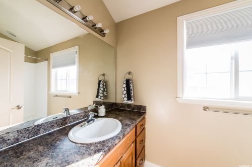 456 Cottage Ct, Providence UT 84332-4700 exterior