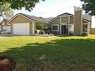 12579 Wells Pl, Chino, CA 91710-3189