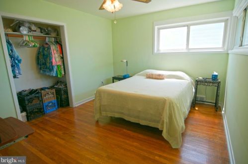 92 Lakedale Dr, Trenton NJ 08648-4421 exterior