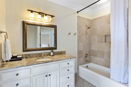 876 Berkshire Rd, Atlanta GA  30324-4930 exterior